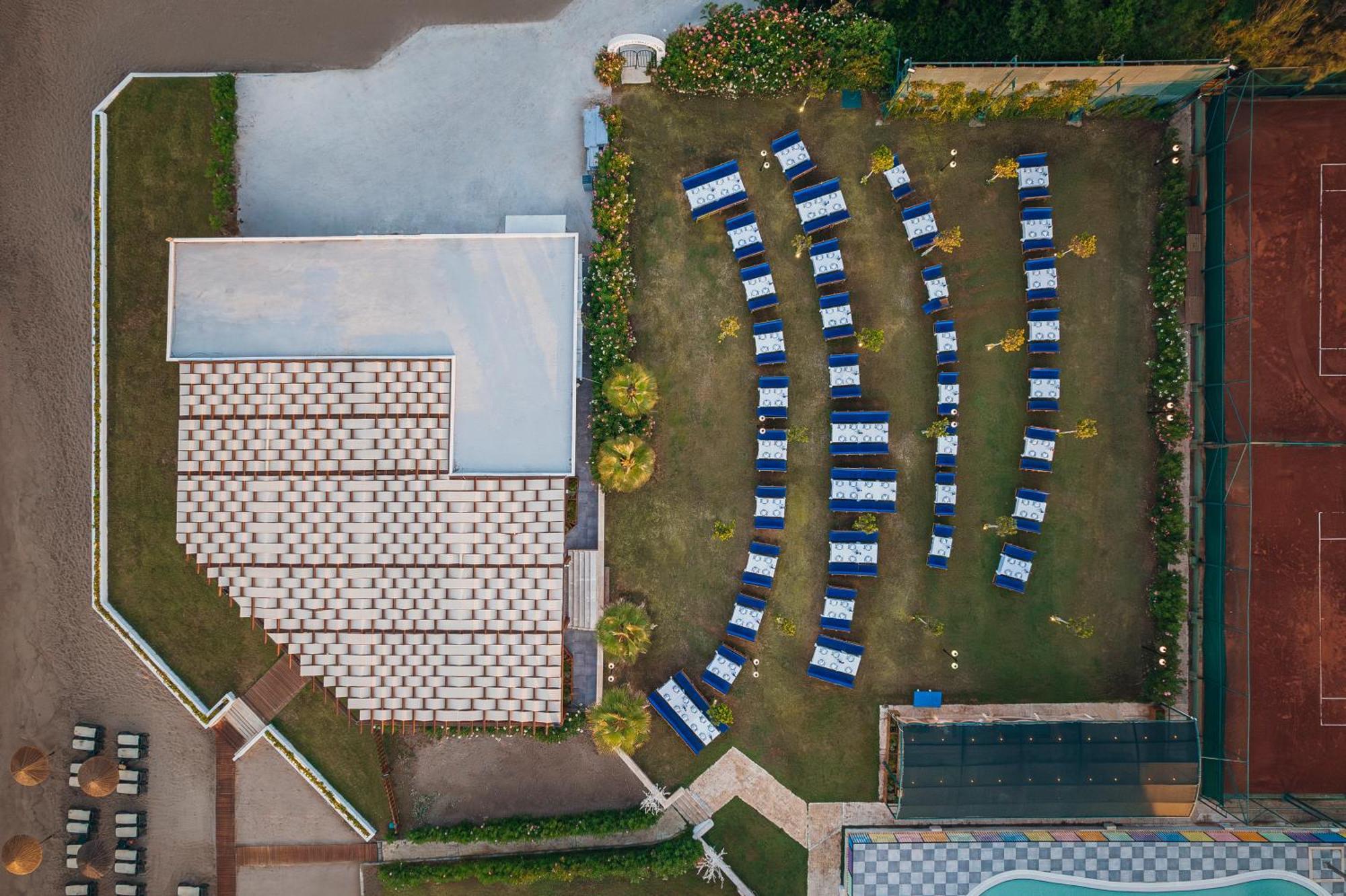 Kremlin Palace Antalya Exterior foto Aerial view of the school's main building