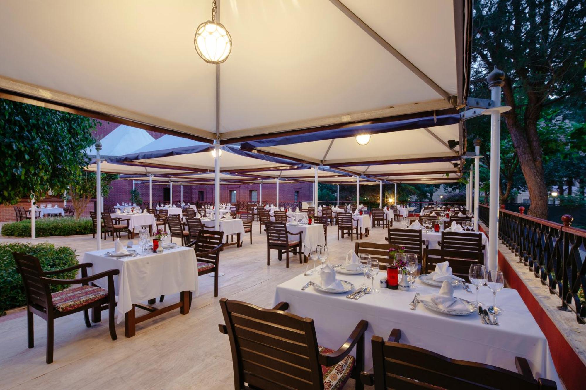 Kremlin Palace Antalya Exterior foto The restaurant