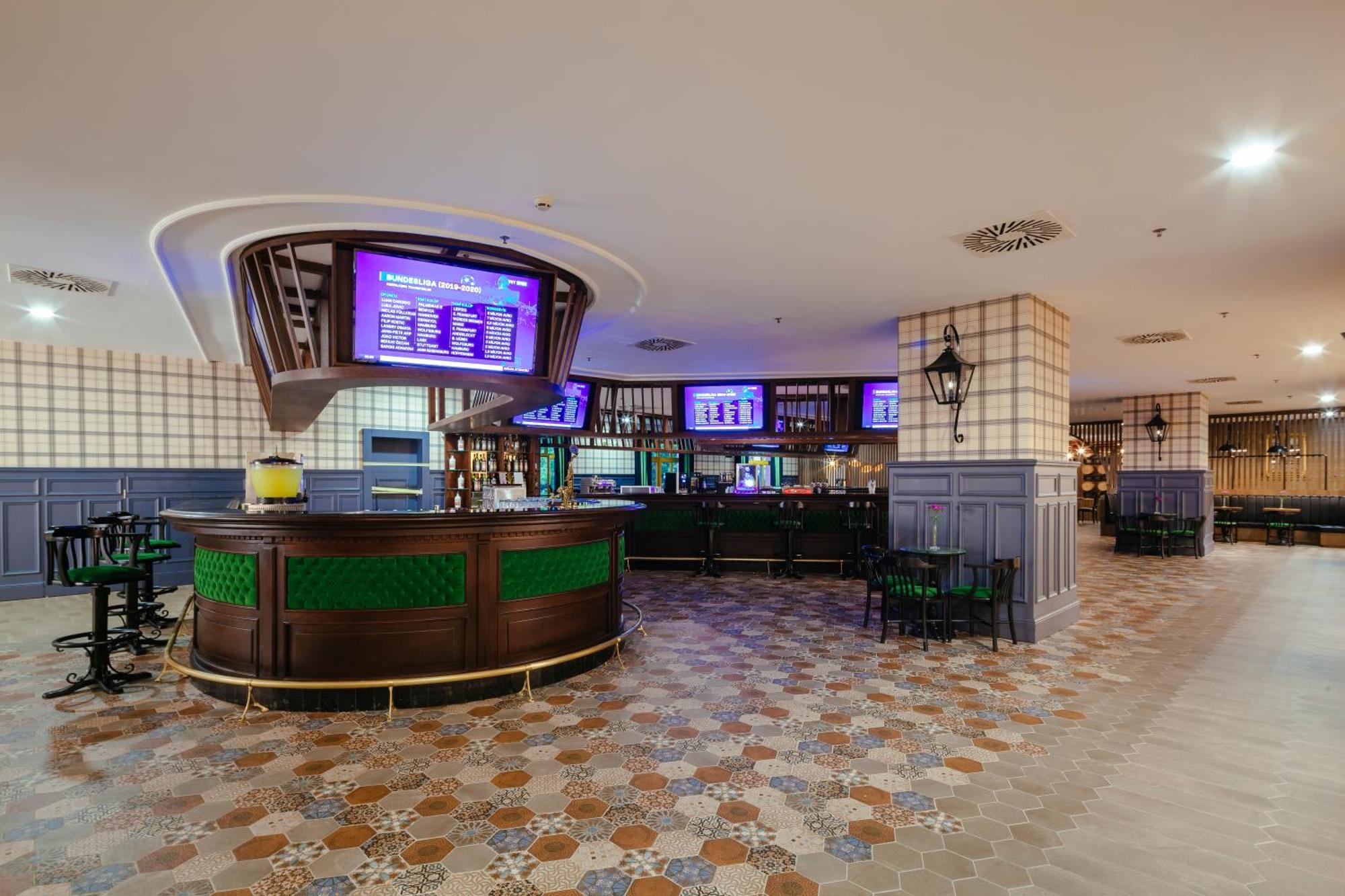 Kremlin Palace Antalya Exterior foto The bar at the hotel