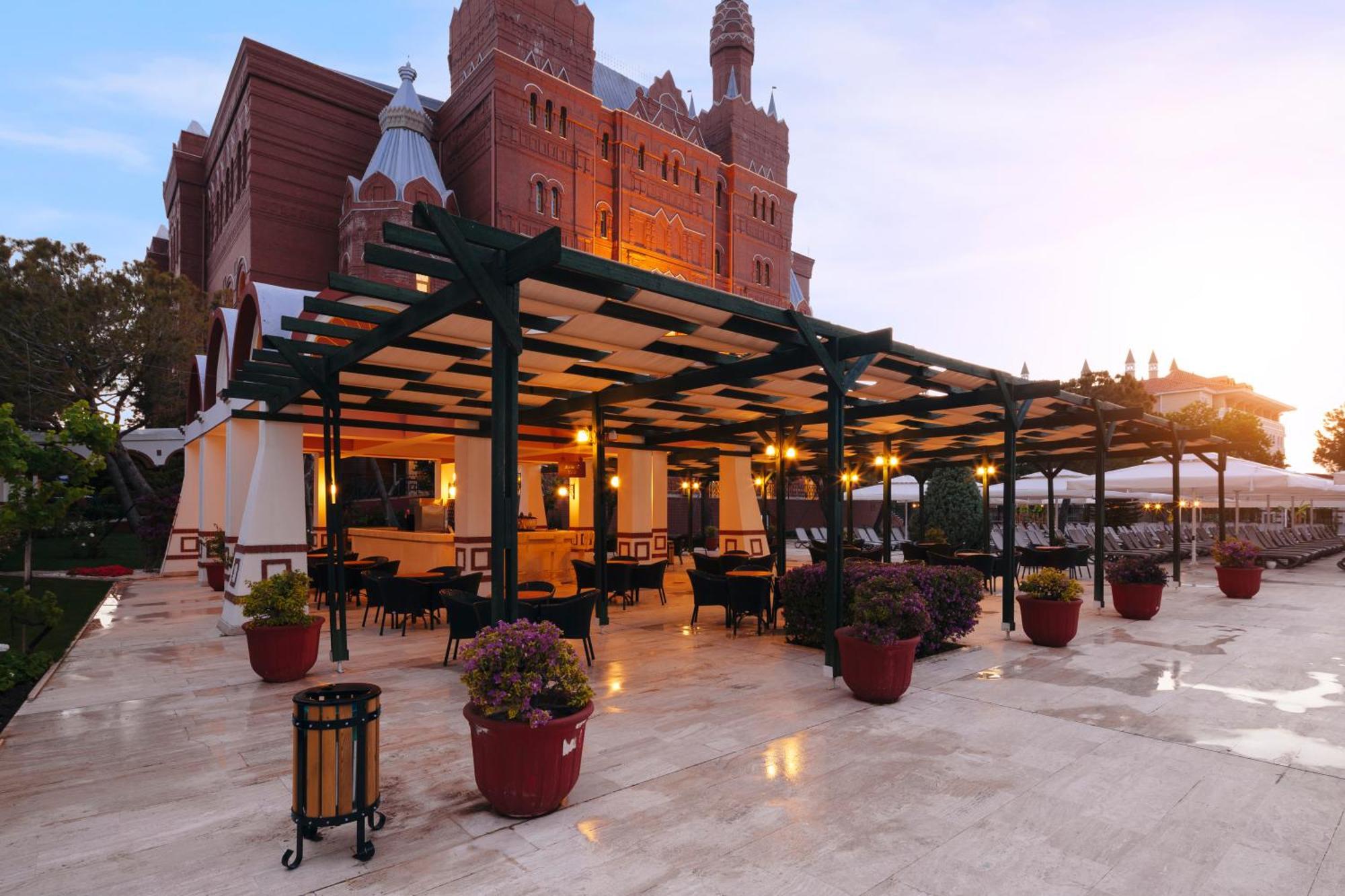 Kremlin Palace Antalya Exterior foto The hotel's terrace