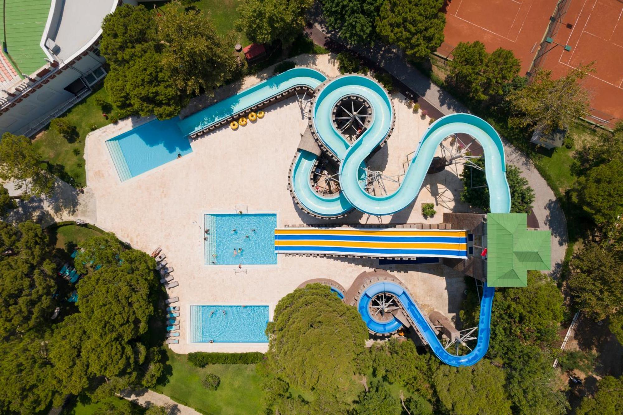 Kremlin Palace Antalya Exterior foto Aerial view of the water park