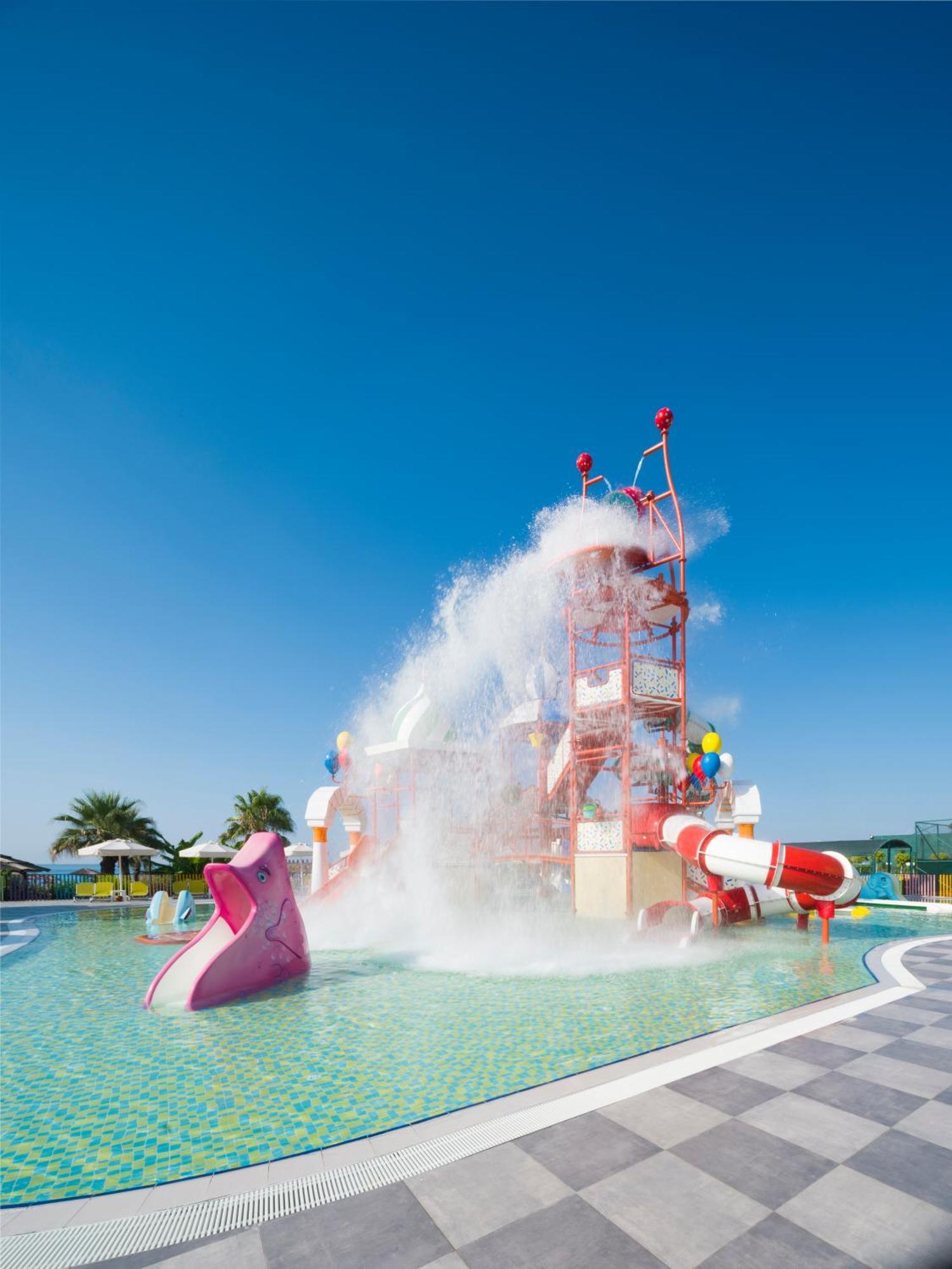 Kremlin Palace Antalya Exterior foto Splash Island