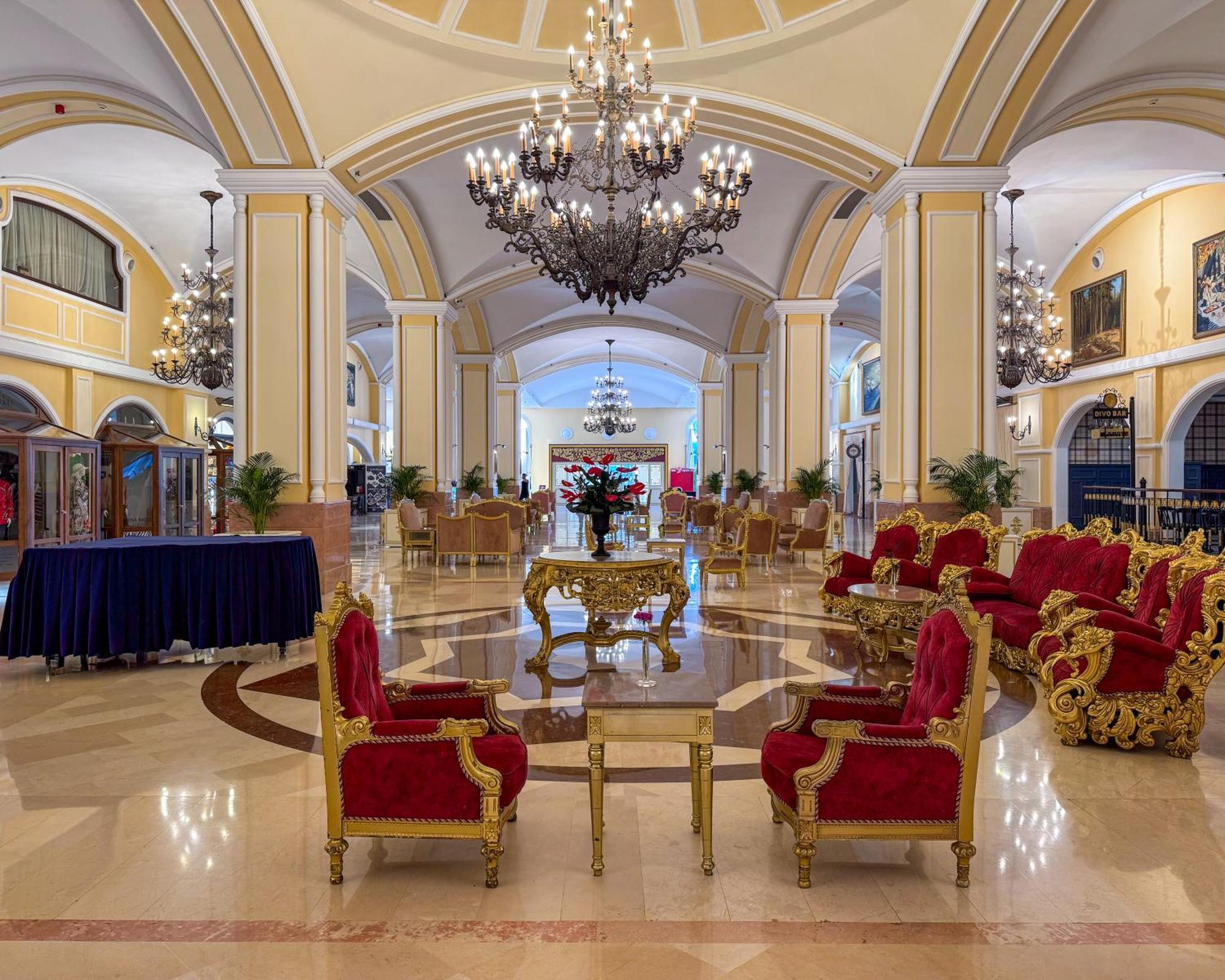 Kremlin Palace Antalya Exterior foto Lobby