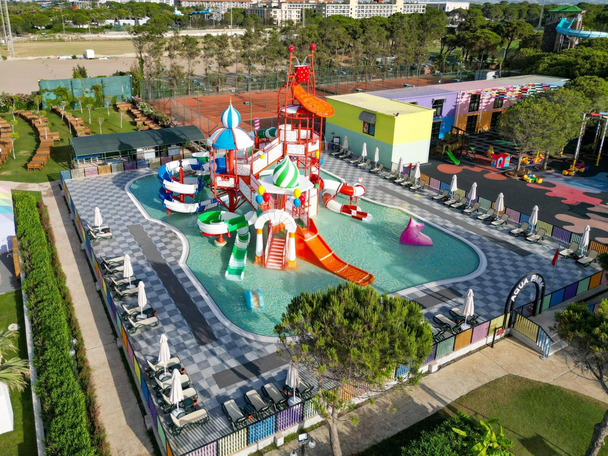 Kremlin Palace Antalya Exterior foto Aerial view of the water park