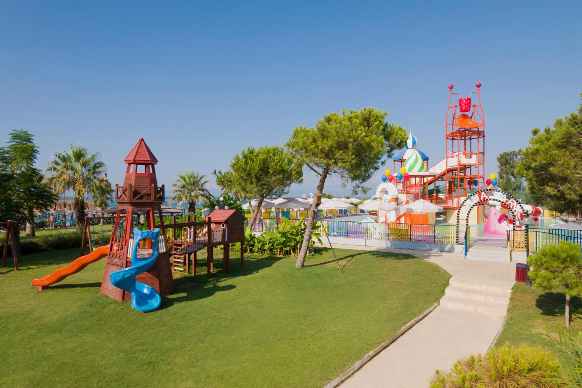 Kremlin Palace Antalya Exterior foto The water park