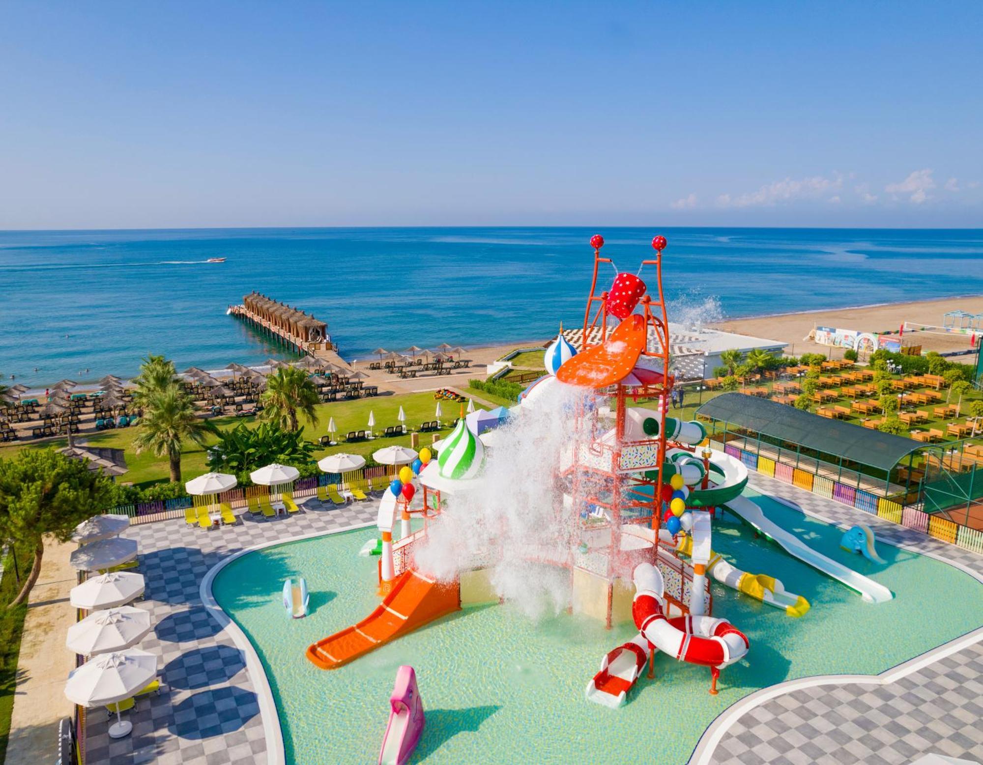 Kremlin Palace Antalya Exterior foto Water park in Antalya