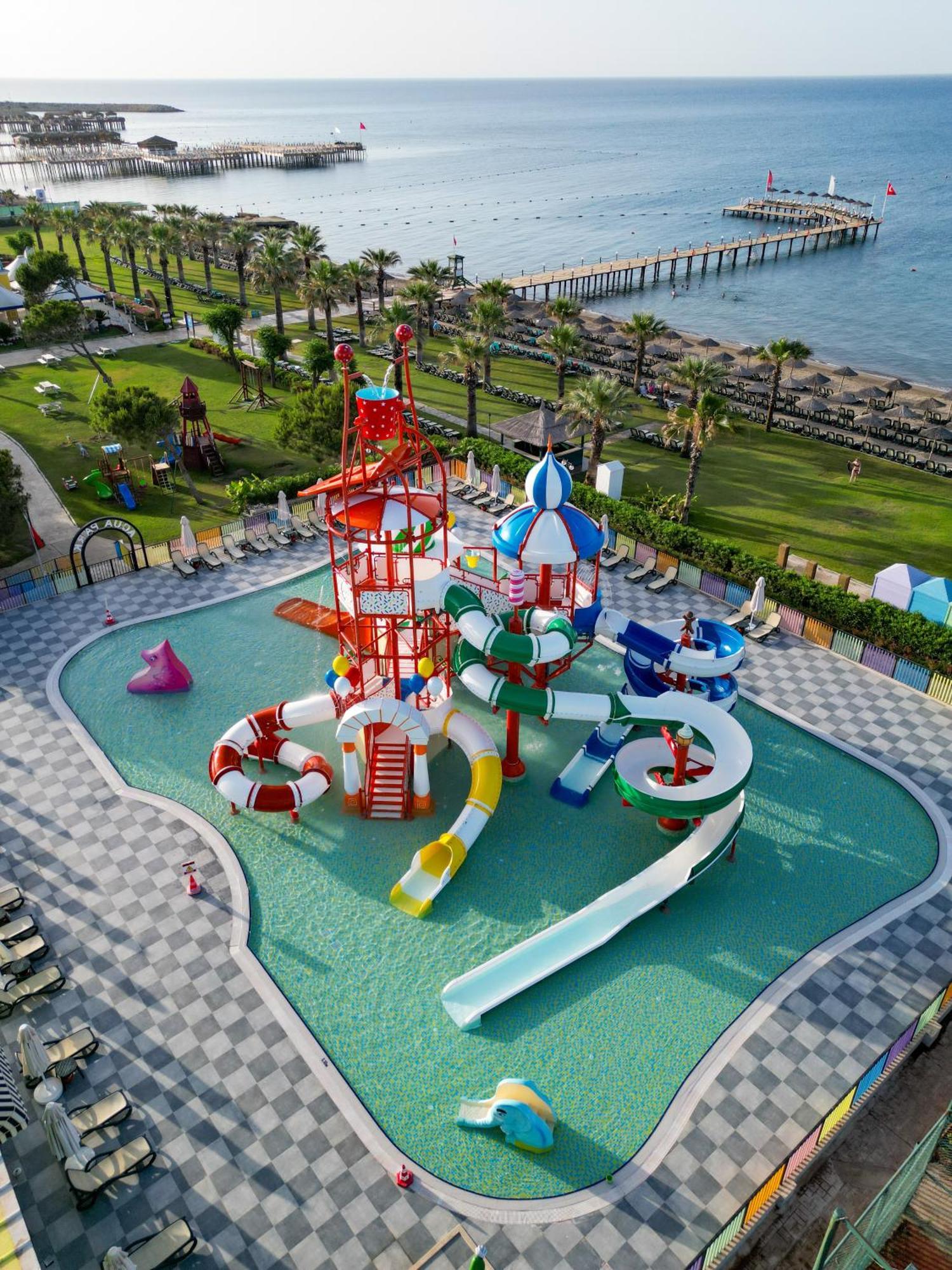Kremlin Palace Antalya Exterior foto Aqua Park